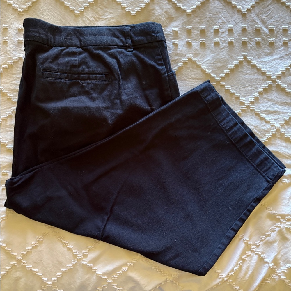 St. John's Bay Black Capri Pants
